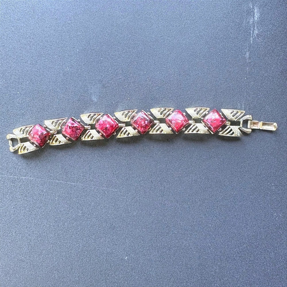 Vintage Coro Ruby Red Confetti Lucite Gold Tone Link Bracelet Mid Century Modern